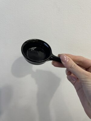 Соусник с ручкой Классика, 10х6 см, цвет черный